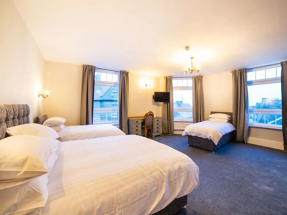 Churchills Hotel