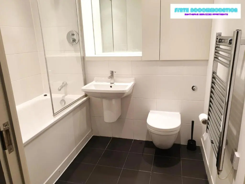 80s RETRO 1 Bedroom Serviced Apartment Canary Wharf Perfect for Corporate Business Families & Leisure Guests