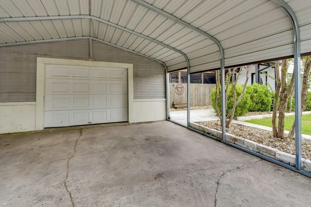 Hot Tub + Outdoor Kitchen: Stylish Home in Bryan