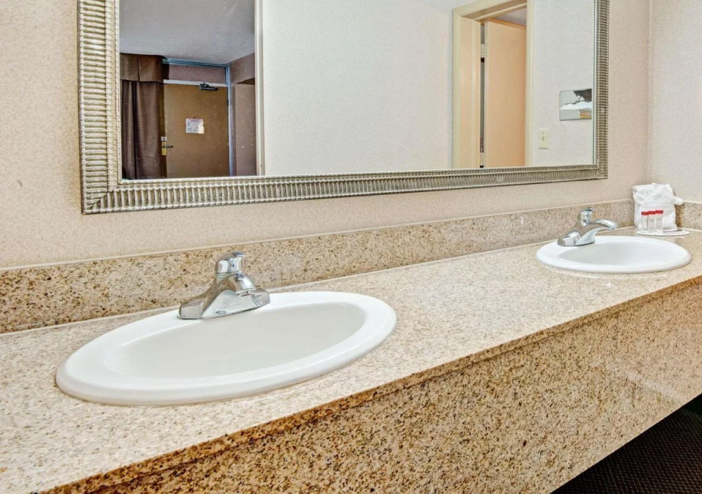 Ramada Overland Park