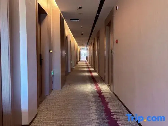 Lavande Hotel (Quanzhou Strait Sports Center Zhongjun World City Branch)