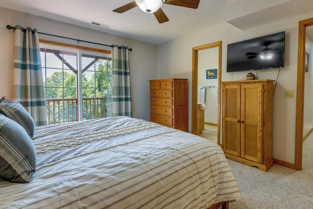Mtn-view Escape w/ Hot Tub, 9 Mi to Skiing!