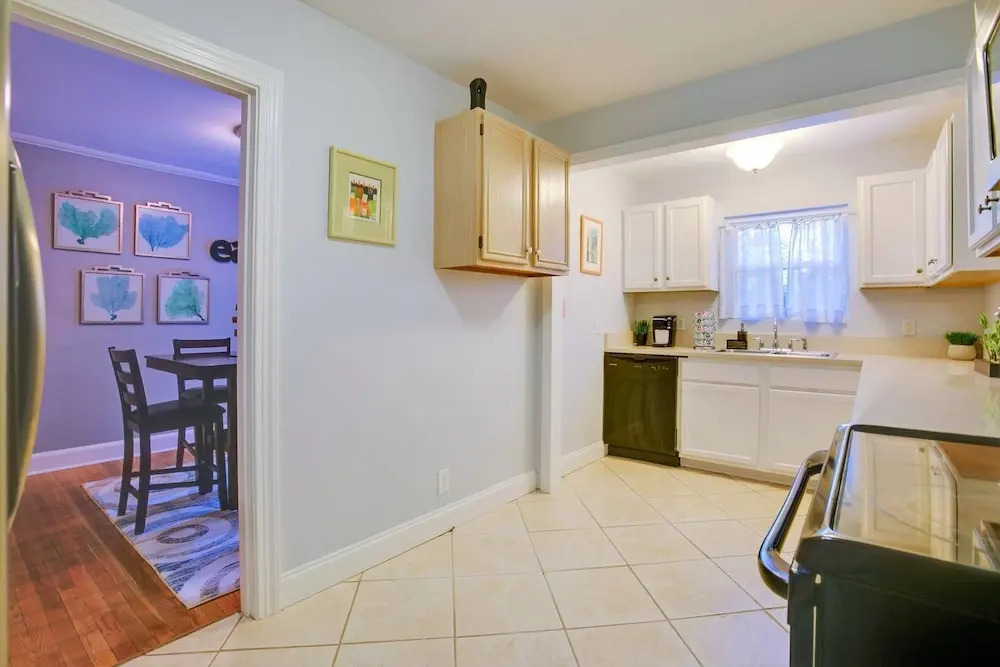 Charming 2br/1.5ba East Nashville Home by Domio