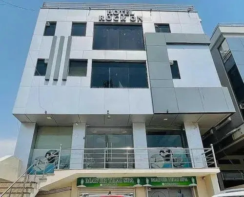 OYO Flagship 70205 Hotel Rock On