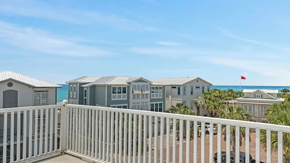 Holiday House by Avantstay Oceanview, Steps to Beach