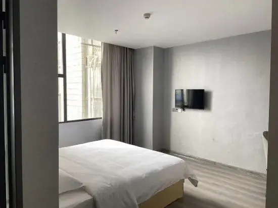 Peach Boutique Hotel (Xinyang Qiansheng Department Store Railway Station)