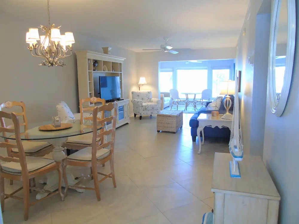 Sunset Royale - 202 1 Bedroom 1 Bathroom Condo