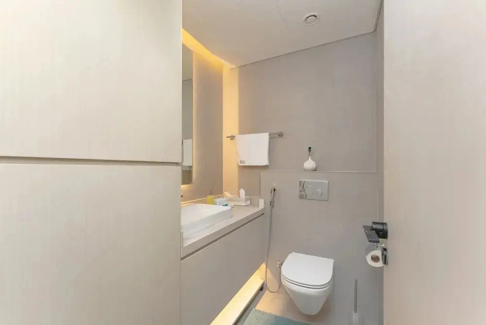 SIMPLY COMFORT  Bright Apartments Steps from Marina Walk