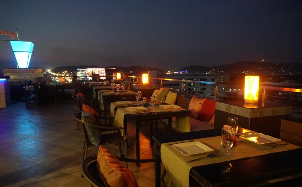 Bonito Chinos Hotel