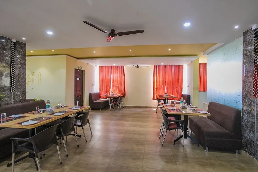 OYO 22837 Chairmen's Hotel