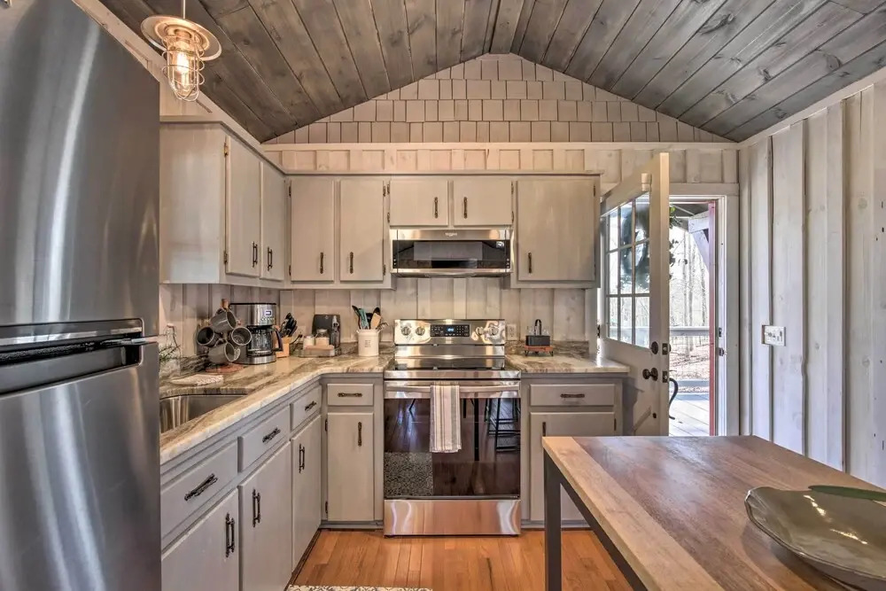 Serene Cabin Getaway w/ 2 Decks + Mountain Views!