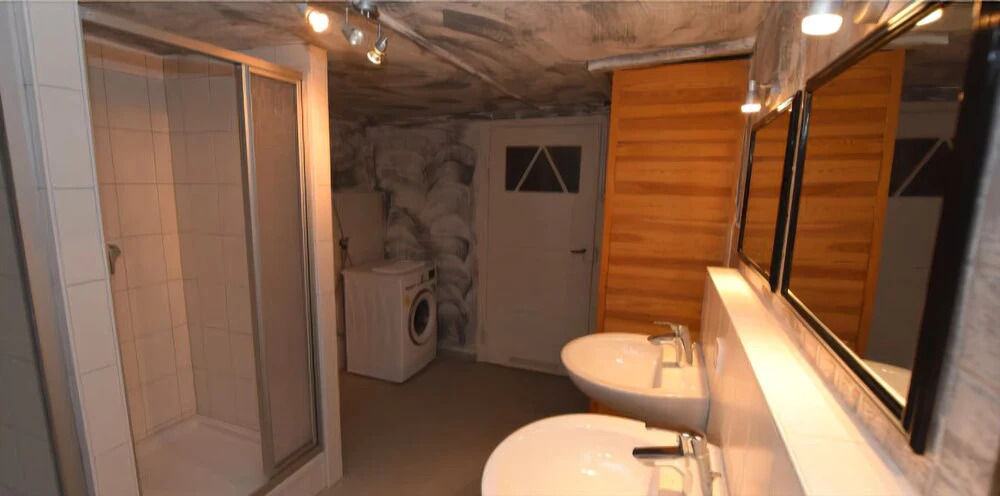 AB Apartment 83