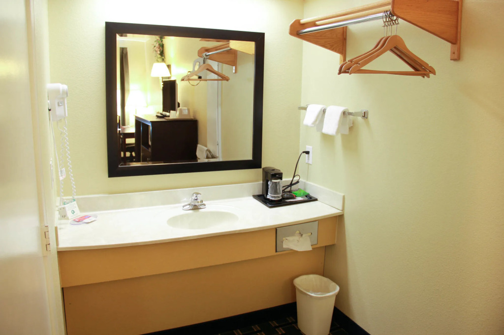 Relax Inn and Suites Kuttawa Eddyville