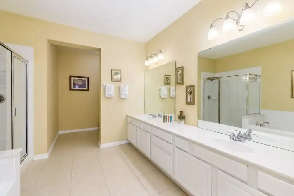 Lovely Third-Floor Vista Cay Resort Condo