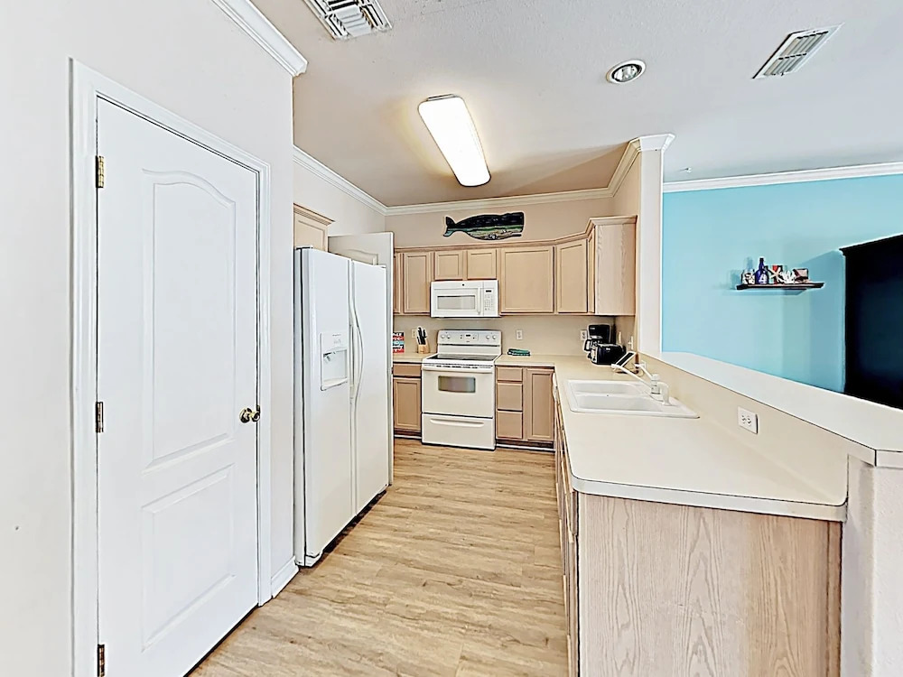 15102 Leeward Dr Townhouse Unit 703