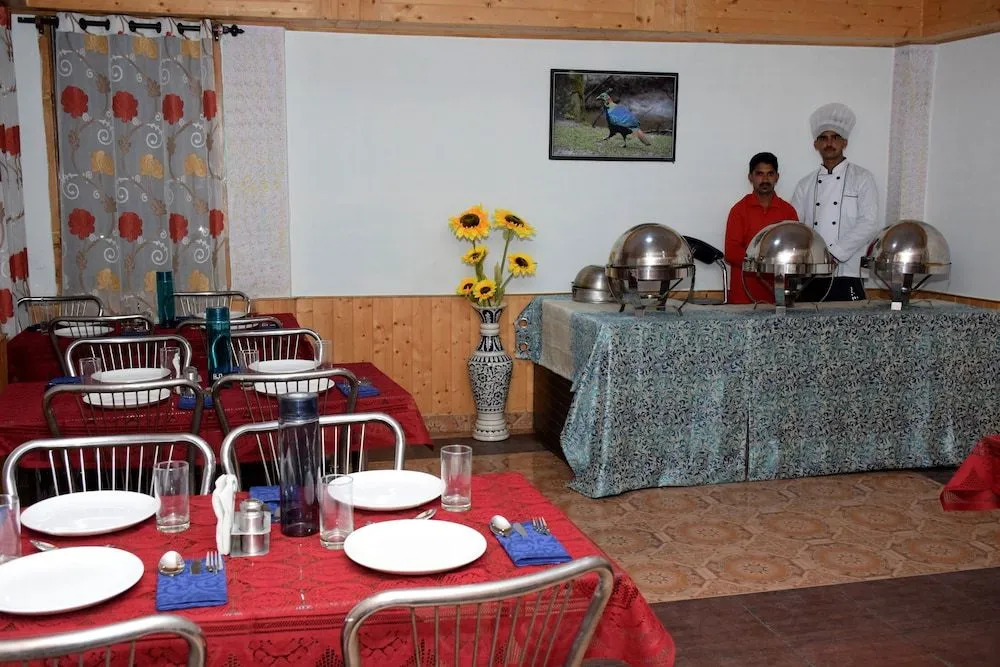 Comlux Hotels Manali