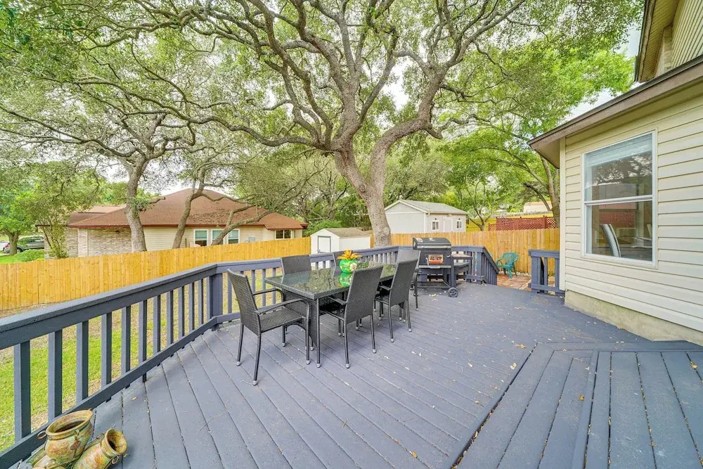 Spacious Home w Deck Near San Antonio Aquarium