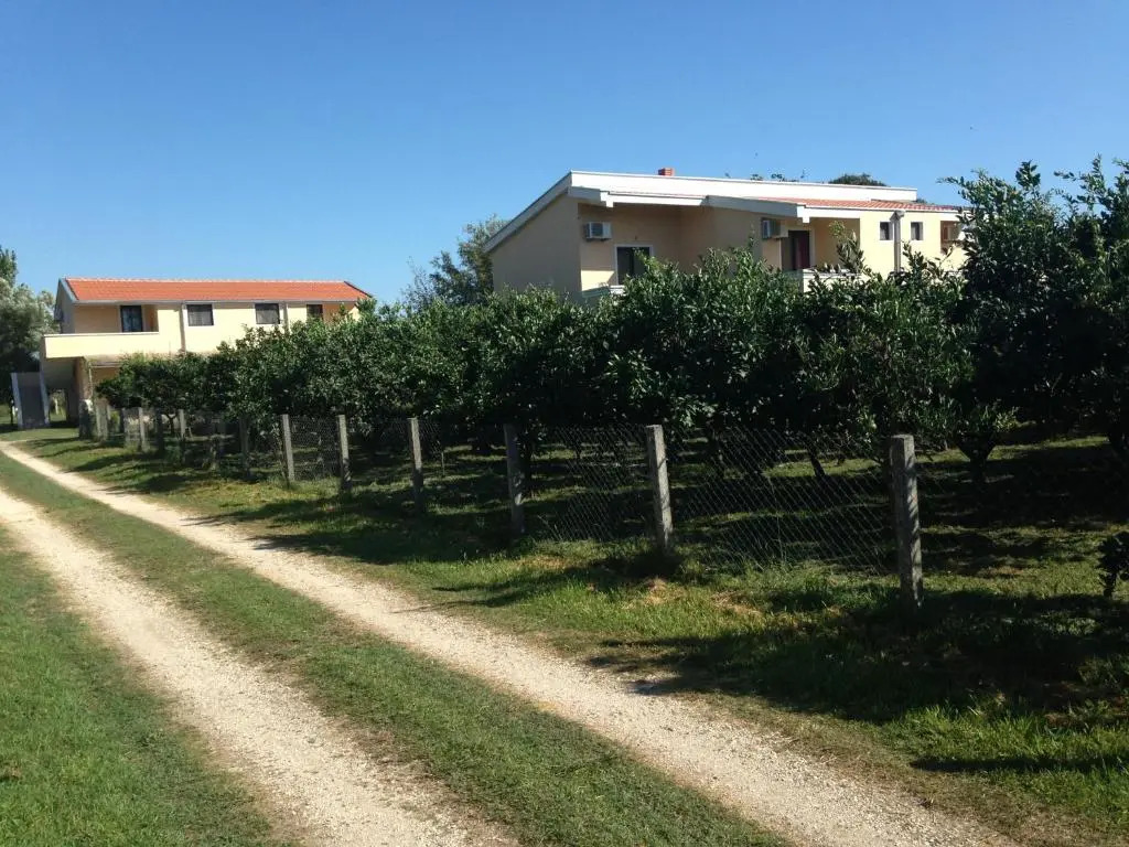 Niki Apartments