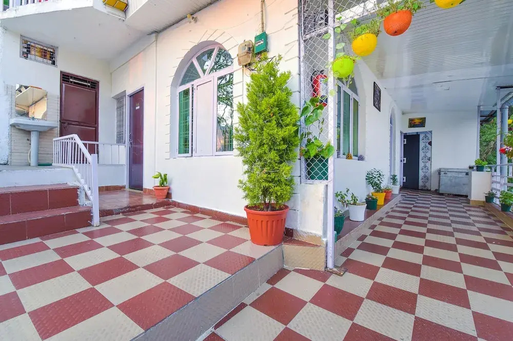 FabHotel Golden Oak Villa