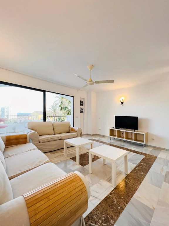 Renovated Apartment with Sea Views and Pool 6 min walk from Beach