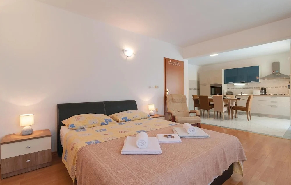 Awesome Home in Kastel Stari With Wifi and 3 Bedrooms