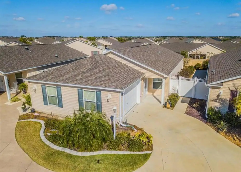 Amber Court 871 by White Pelican VR