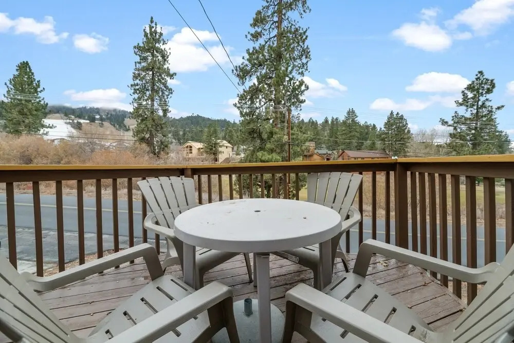 31 - Serenity Pines 4 Bedroom Home by Redawning