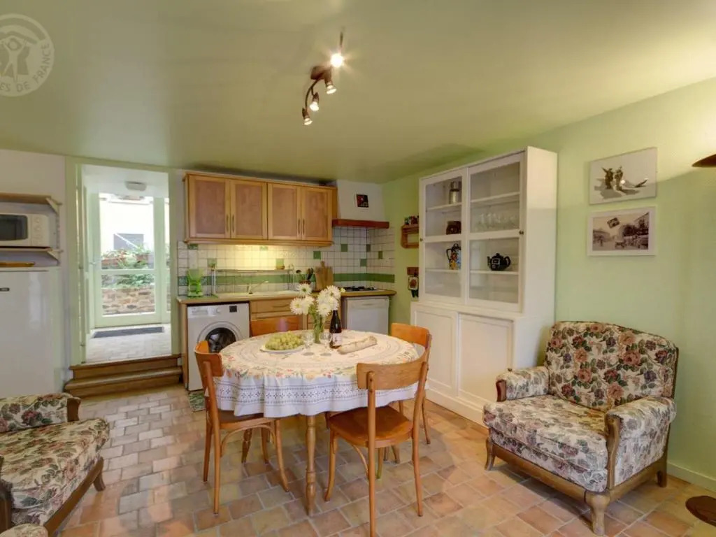 Gîte rénové à Montagny, terrasse, parking - FR-1-496-201