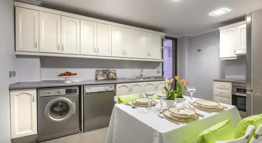 Spain Select Plaza de la Reina Apartments