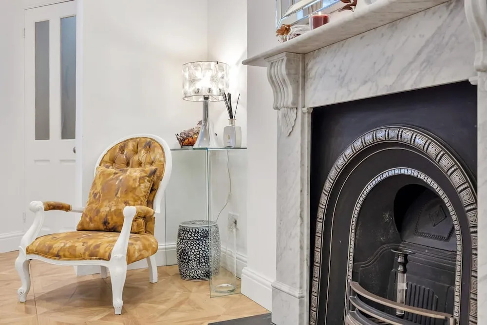 3 Bedroom 2 Bathroom Victorian Flat in Kensington