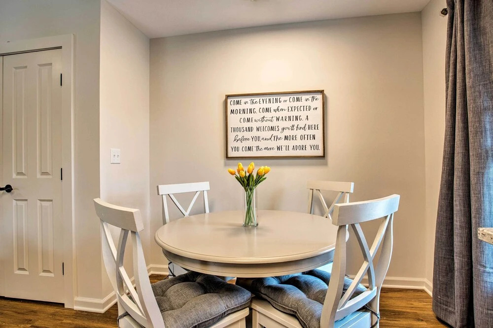 Walk to Dining: Saluda Main Street Retreat!
