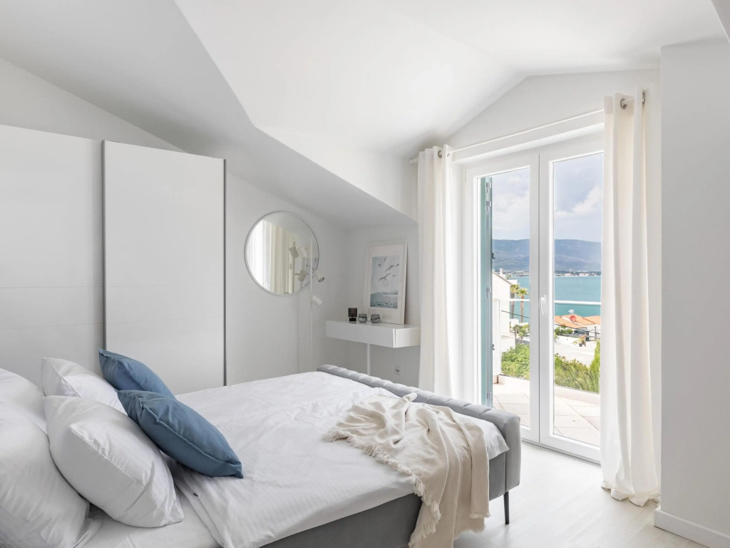 Top Floor Apartment with a Sea View Terrace, Minutes Away From the Sea
