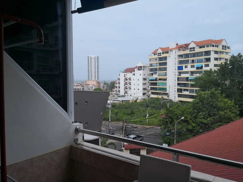 305 Jomtien Hill Resort