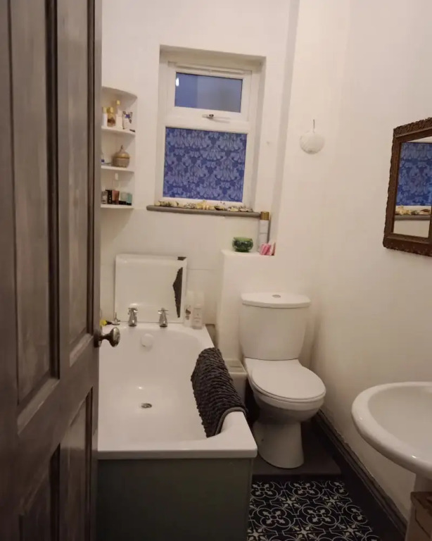 Captivating 2-bed Hideaway Apartment in Gloucester