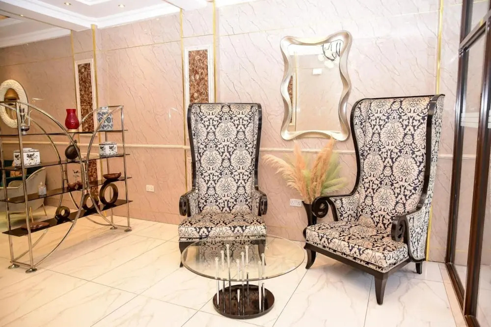 LA BEILA HOTEL MERU