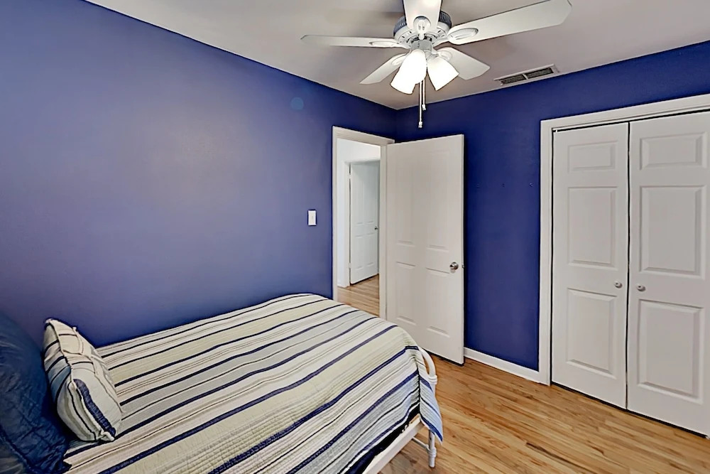 Charming Seaside W/ 2 Living Areas & Patio 3 Bedroom Home