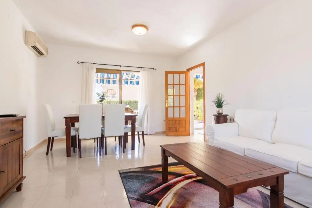Charming one-floor villa with private pool in Los Balcones