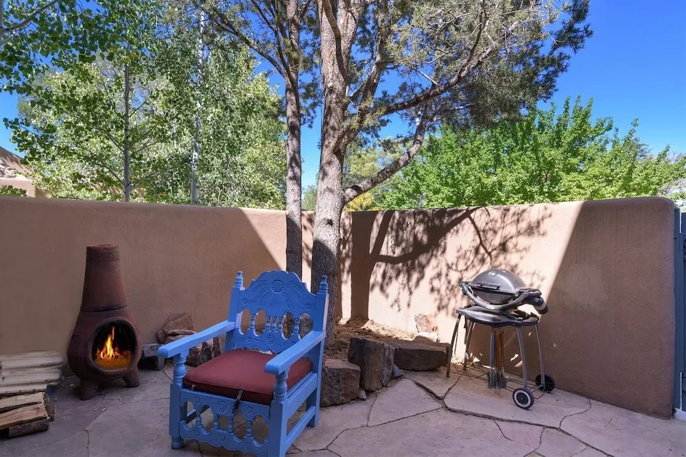 Serenidad - Delightful Vacation Home, Walk to The Plaza and Canyon Rd