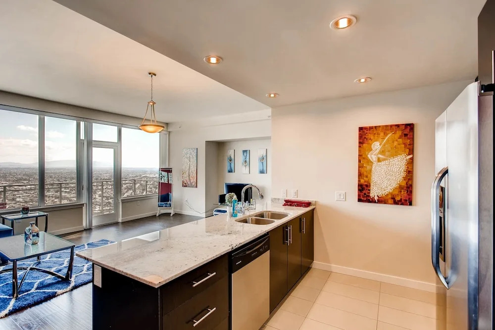 Executive Suite 2BR2BA Convention Center