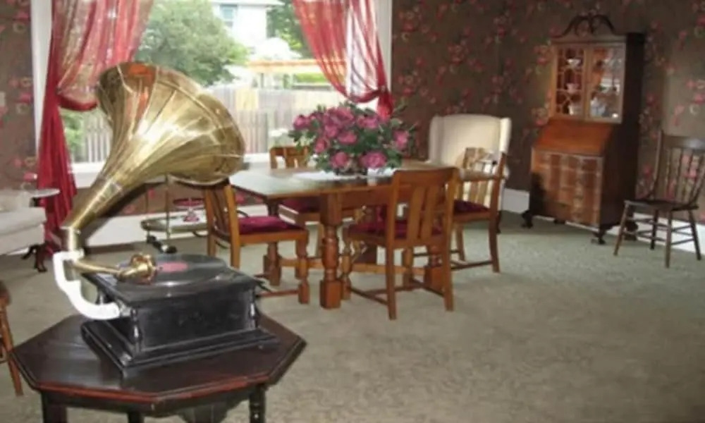 The Maxwell House Bed and Breakfast