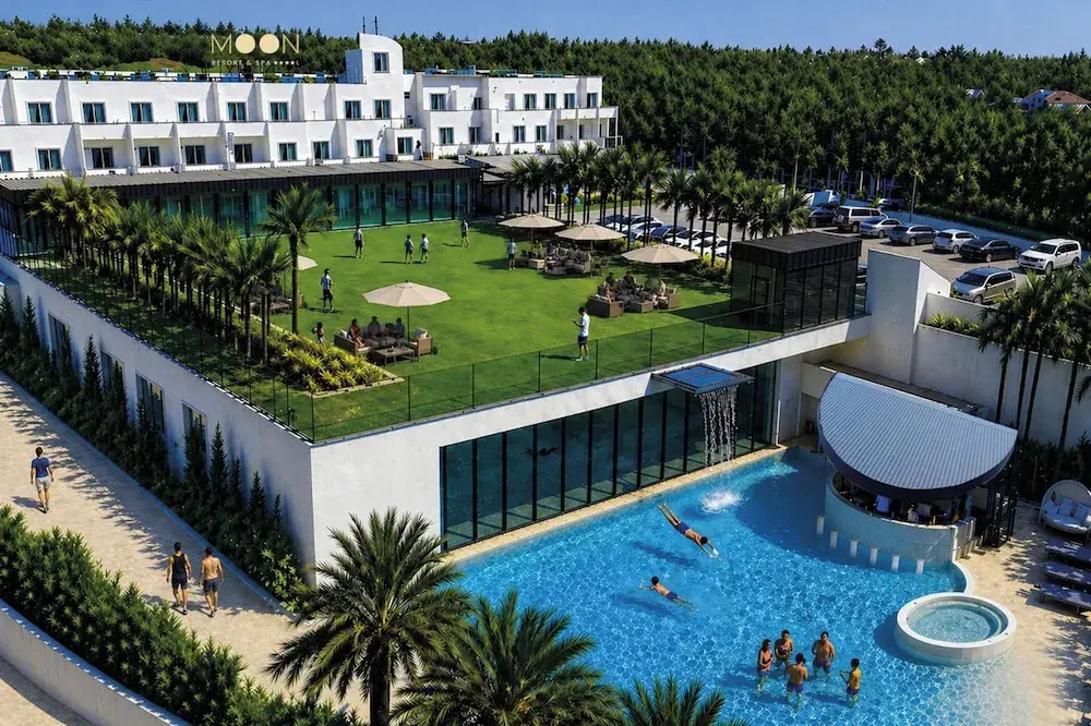 Moon Resort & Spa
