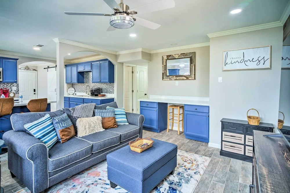 'blue Cottage in the Bayou' w/ Private Yard!