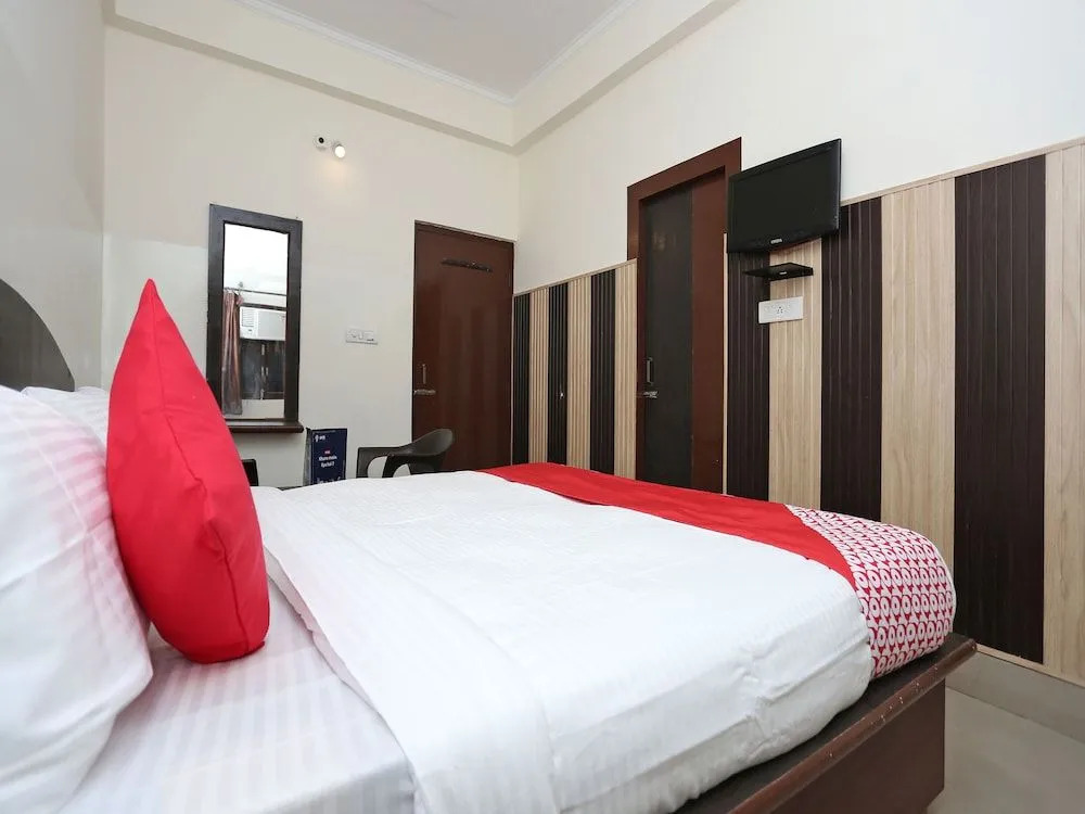 OYO 11623 Hotel Shiva Palace