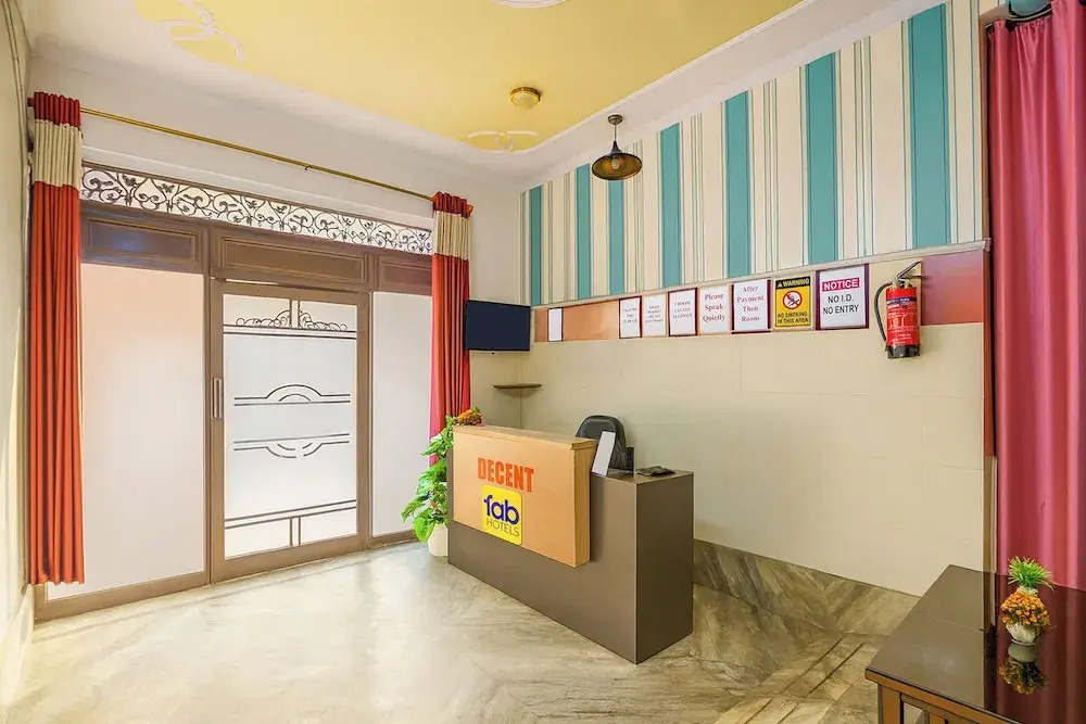 Fabhotel Decent