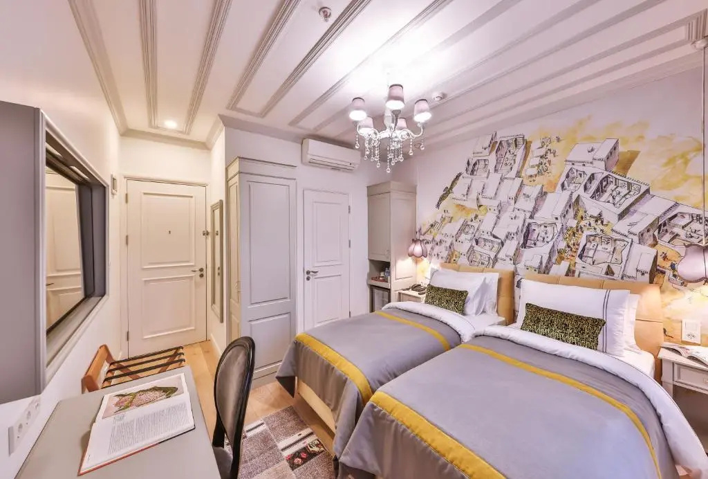 9 Doors Hotel