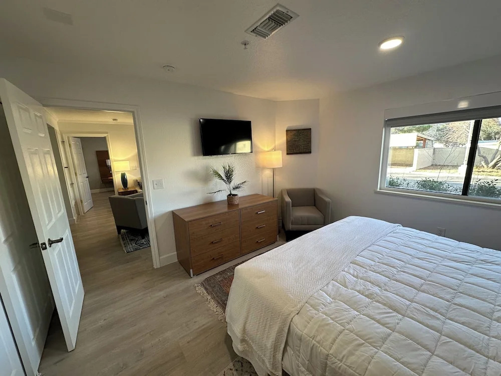 B&J Hotels
