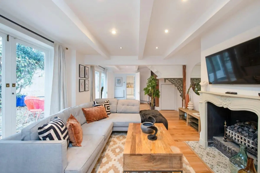 The Falkland Hideaway - Modern 2BDR with Garden