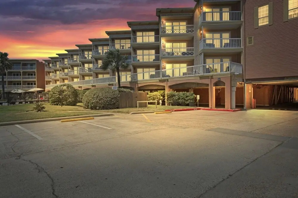 Victorian With A View 3 Bedroom Condo