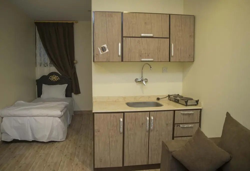 Al Eairy Furnished Apartments Qassim 4