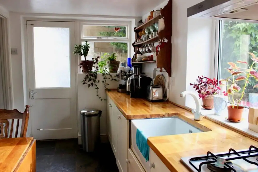 Quirky 3 Bedroom Artist's Home